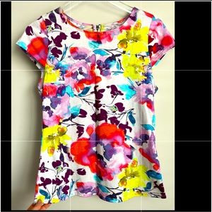 Alice + Olivia by Stacey Bennet spring floral tee shirt size medium